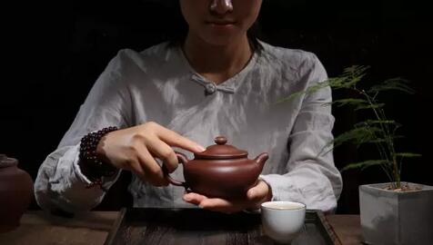 红茶暖心扉，健康功效知多少